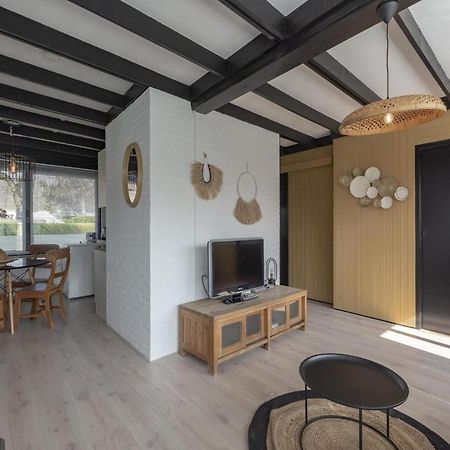Attractive Bungalow With Modern Furnishings Sint Maartensvlotbrug Exterior photo
