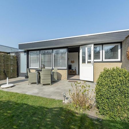Attractive Bungalow With Modern Furnishings Sint Maartensvlotbrug Exterior photo